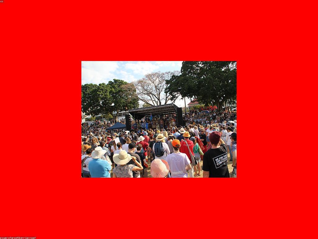 អត្ថប្រយោជន៍និងផលប៉ះពាល់នៃព័ត៌មានលើសង្គម